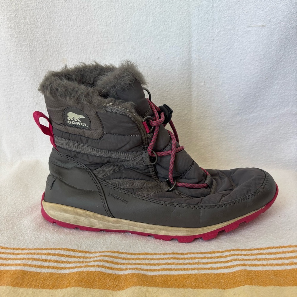 Sorel Women's Whitney short Gray and Pink Winter Boots